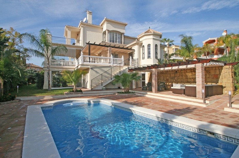 Marbella, Nueva Andalucia 5 slaapkamer familie villa